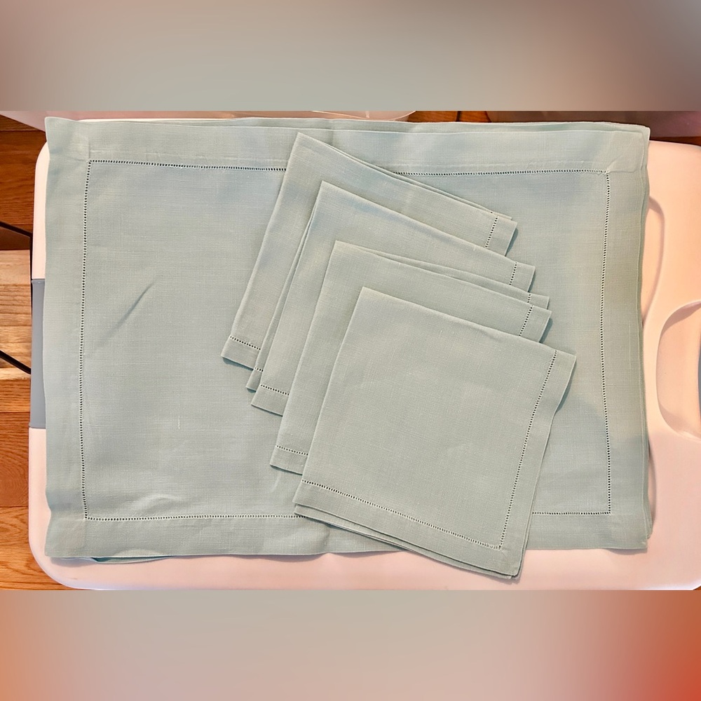 Vintage linen placemats and napkins, qty 4 #0209